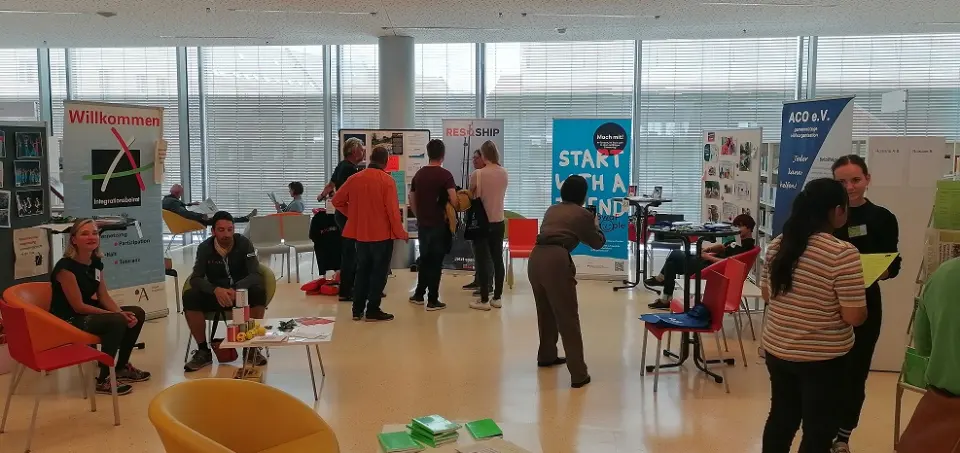 Info Stand in der Stadtbücherei