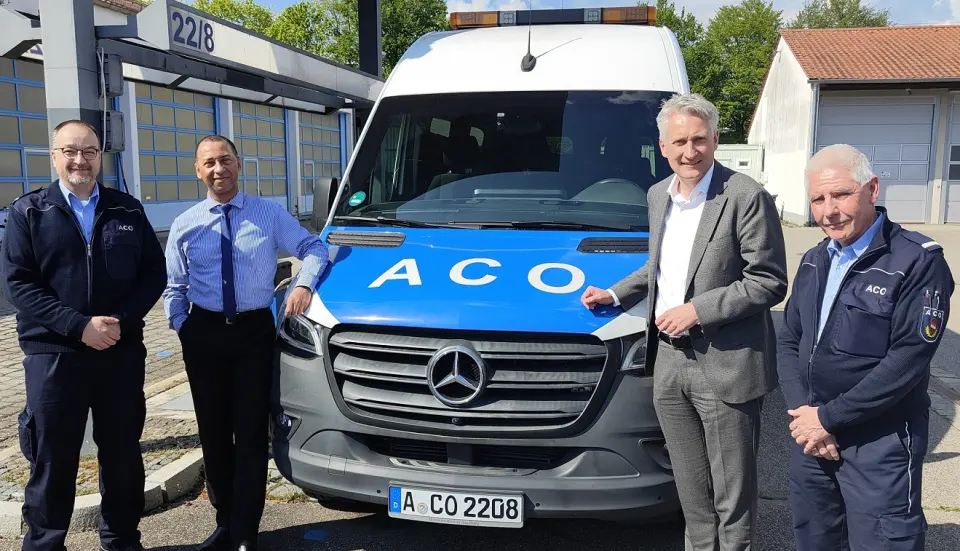 ACO Vorstand mit MdB Durz vor Fahrzeug
