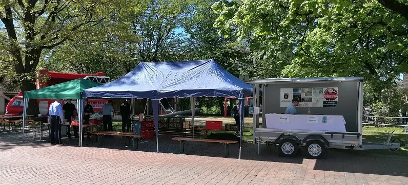 Versorgungsstand bei der Maibaumfeier
