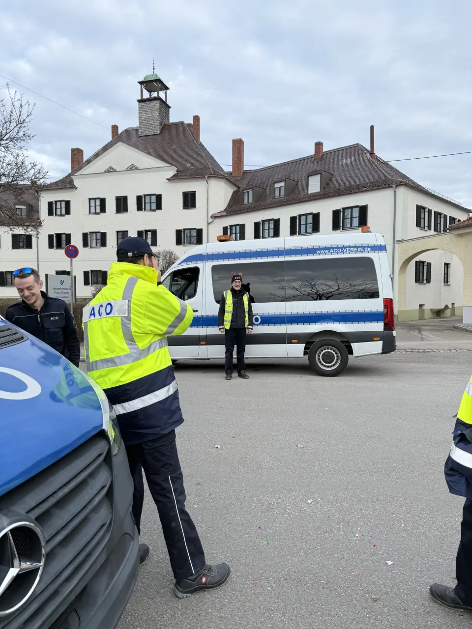ACO Fahrzeug mit Personal
