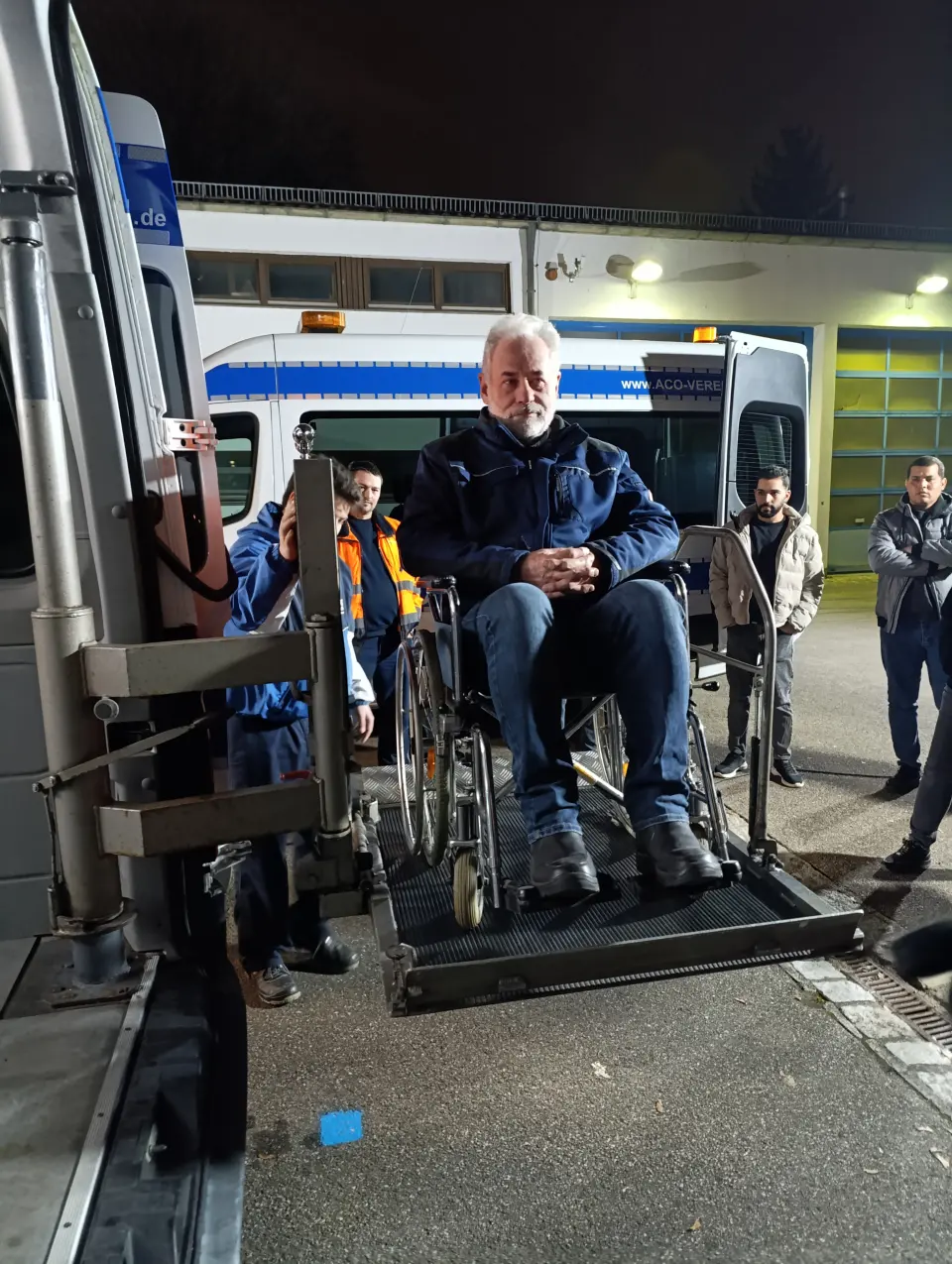 Mann in Rollstuhl