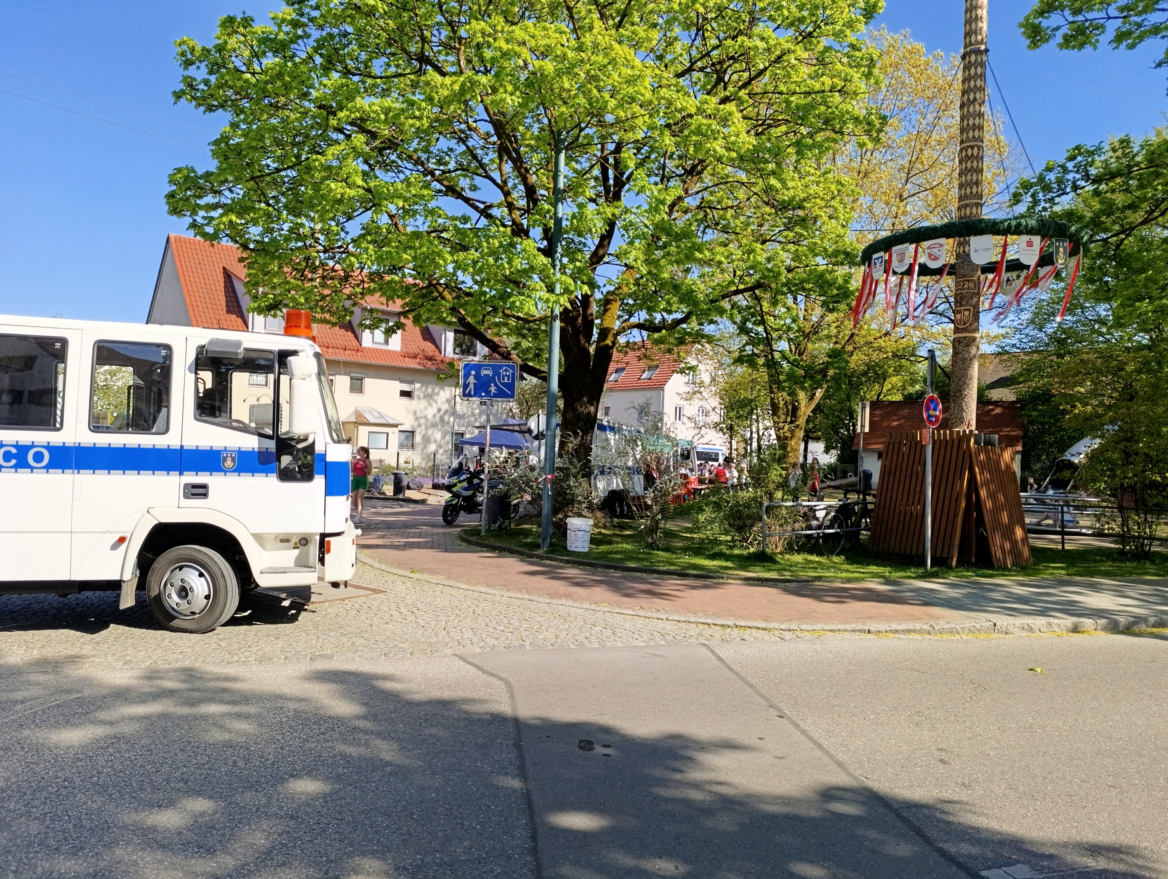 LKW mit Maibaum
