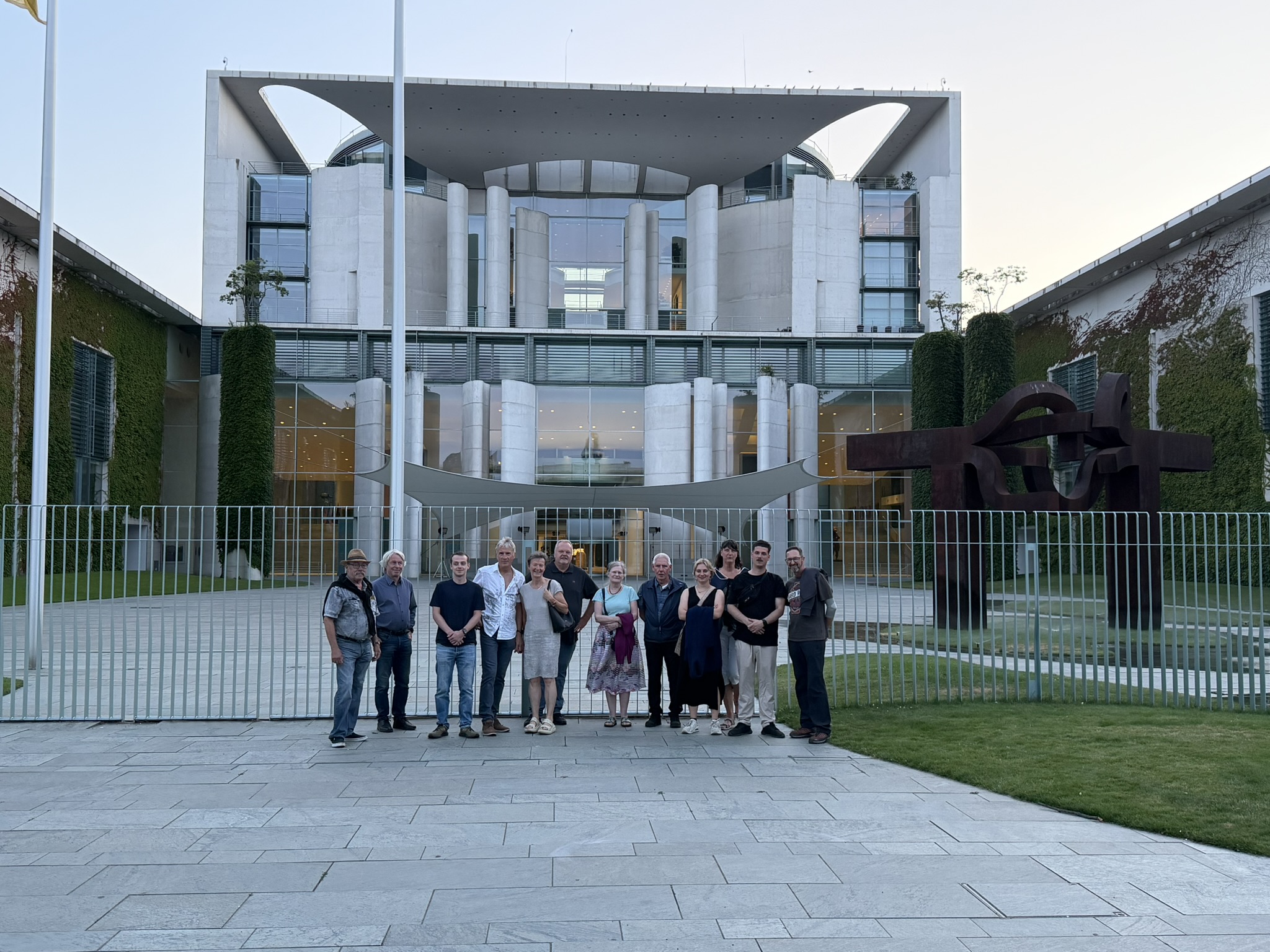Gruppenbild vor Kanzleramt