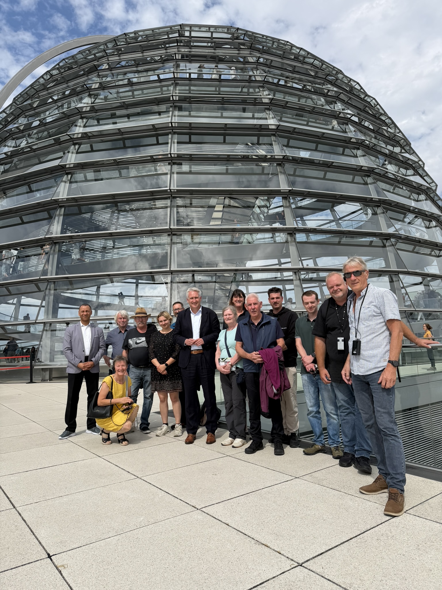 Gruppenbild vor Kuppel